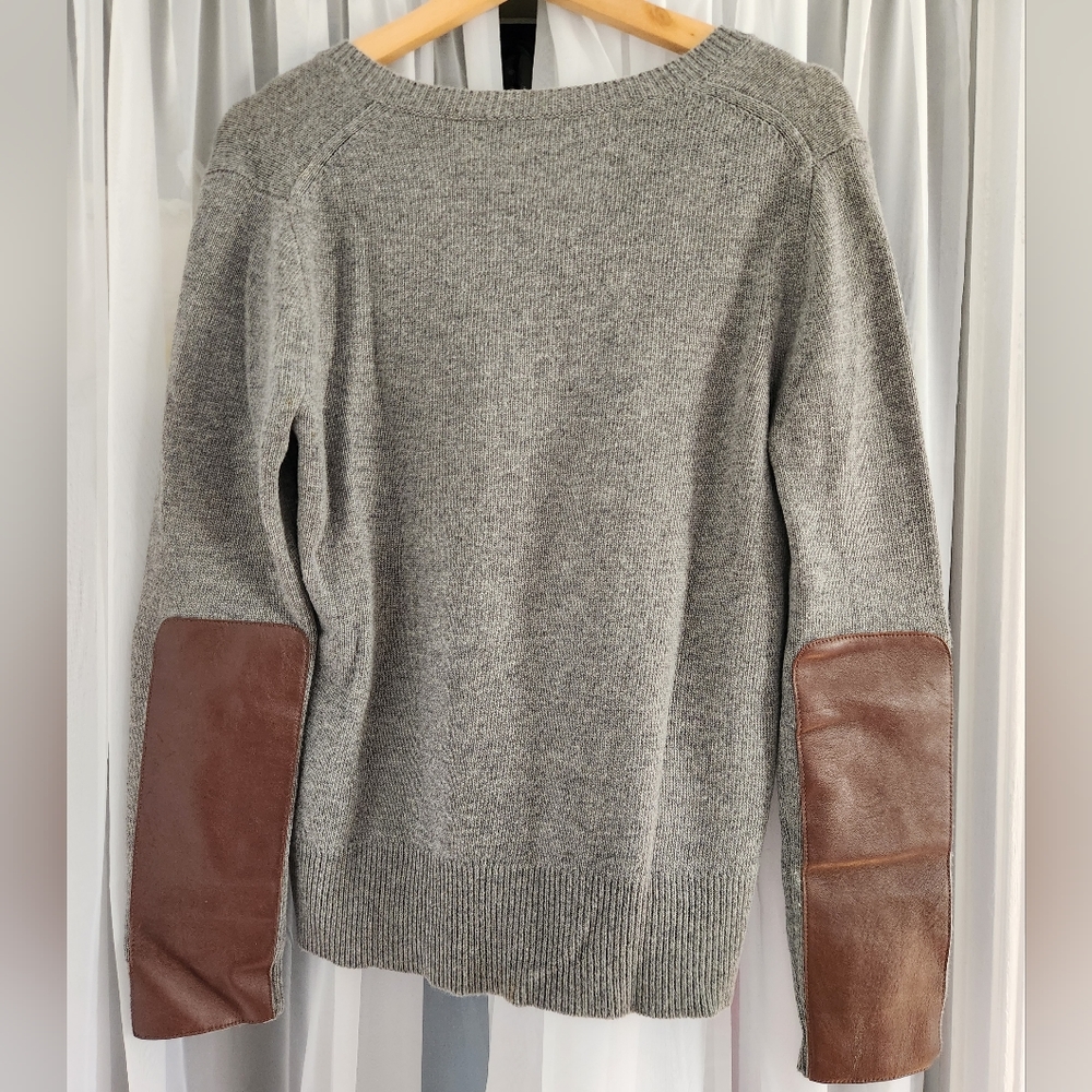 J. Crew v-neck gray pullover sweater w/brown leather elbow patches, women's S